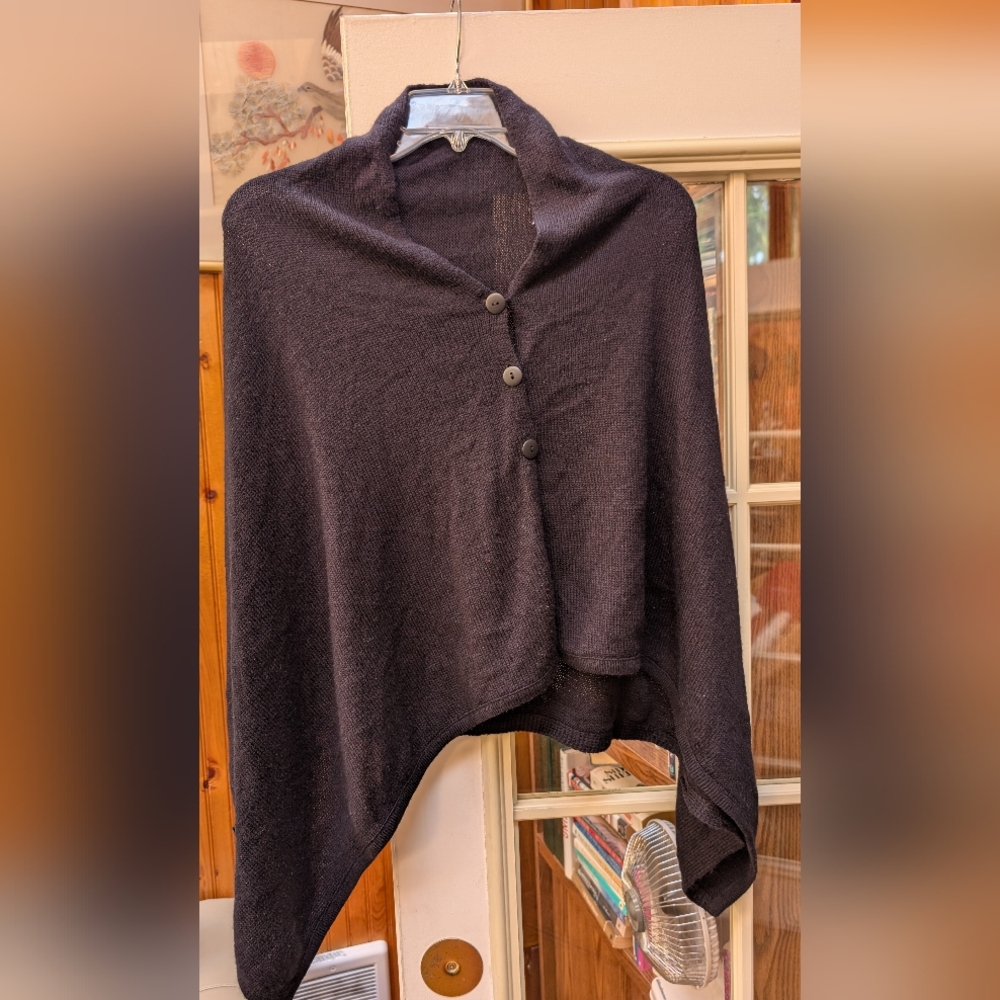 Chic Black Buttoned Women's Poncho